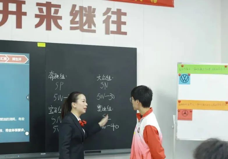 宁乡市中职(电子技术)名师工作室在经开职校开展教研交流活动