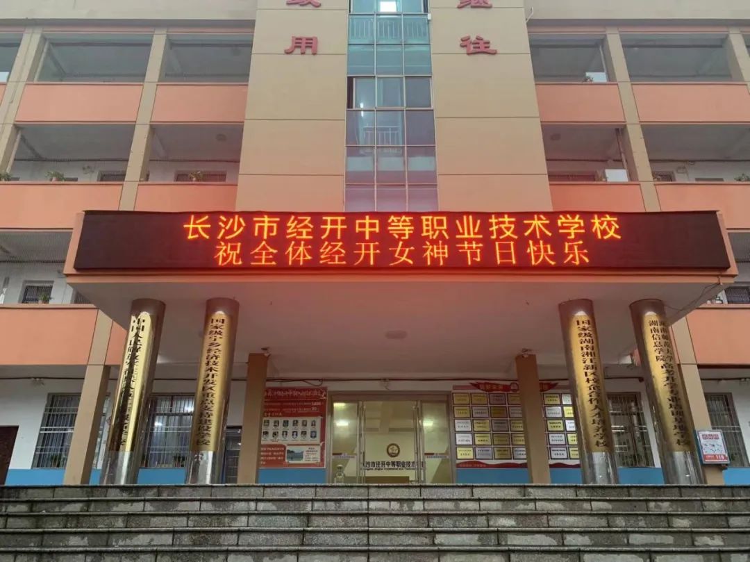 致敬每一个闪闪发光的“她”